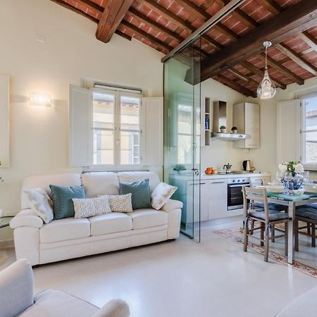 Helene Smart Flat With Elevator Inside Lucca Apartment Exterior photo